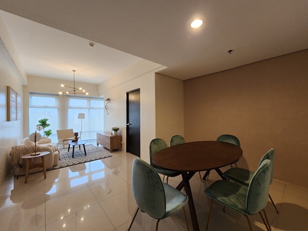 Park West 39D – Living and Dining Area 02 (2)-min